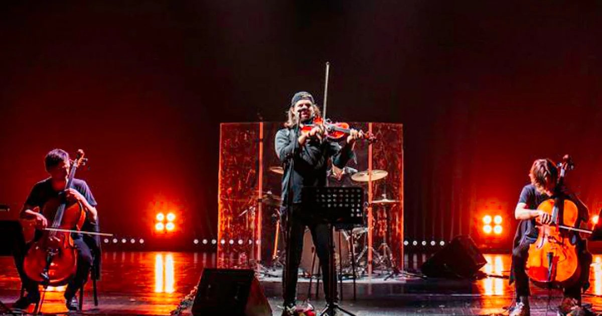 Афиша «ATOMIC CELLOS. РОК-ХИТЫ НА ВИОЛОНЧЕЛЯХ ПРИ СВЕЧАХ В ОРАНЖЕРЕЕ»