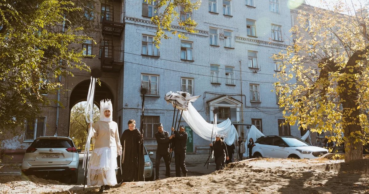 Афиша «Экскурсия по выставке «На руинах синего замка»»