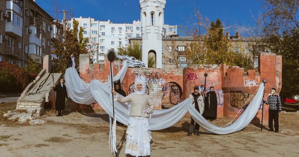 Афиша «Финисаж выставки «На руинах синего замка»»