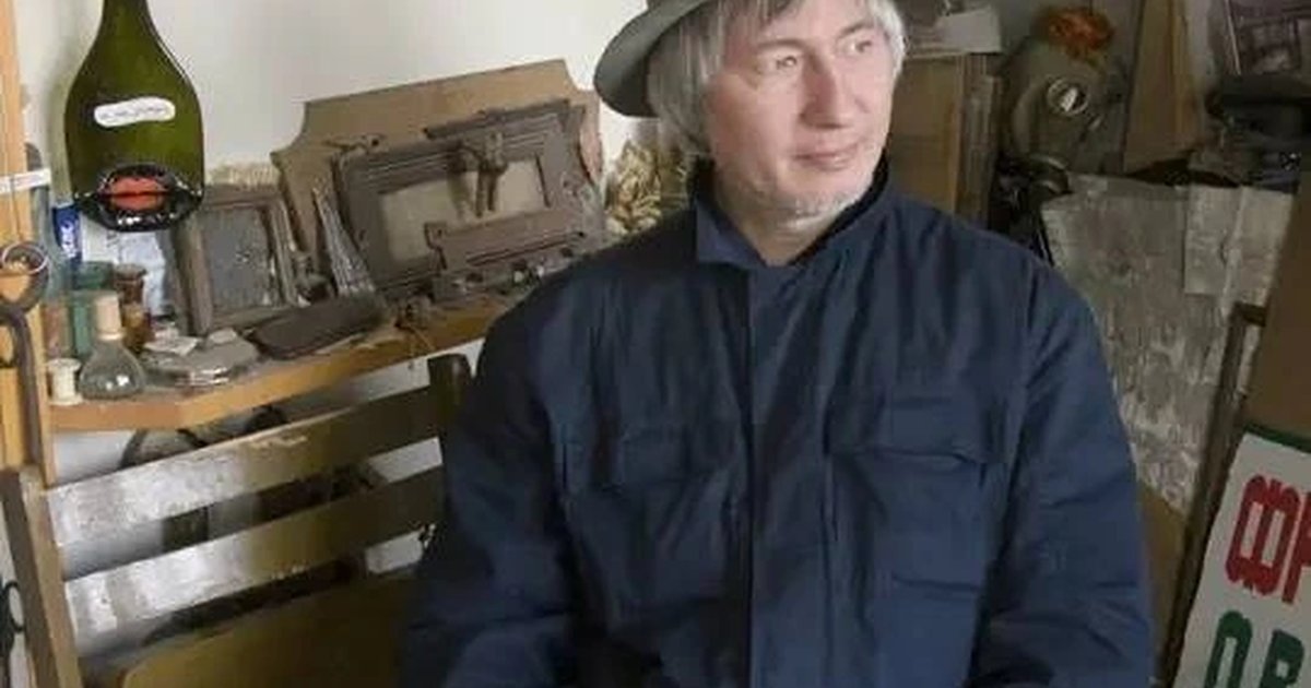 Афиша «Художник за кулисами: экскурсия в мастерскую Вадима Харисова»