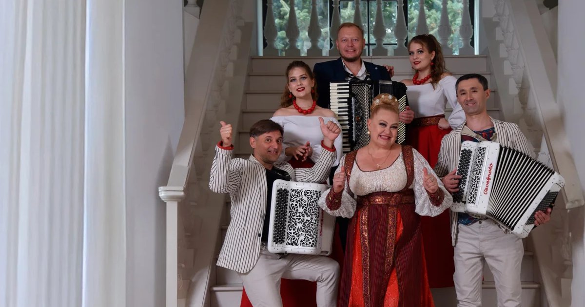 Афиша «Концерт ансамбля "Коробейники", солистка Ю.Учватова. "Новогодний карнавал"»