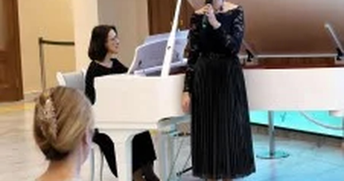 Афиша «Корзина с еловыми шишками»