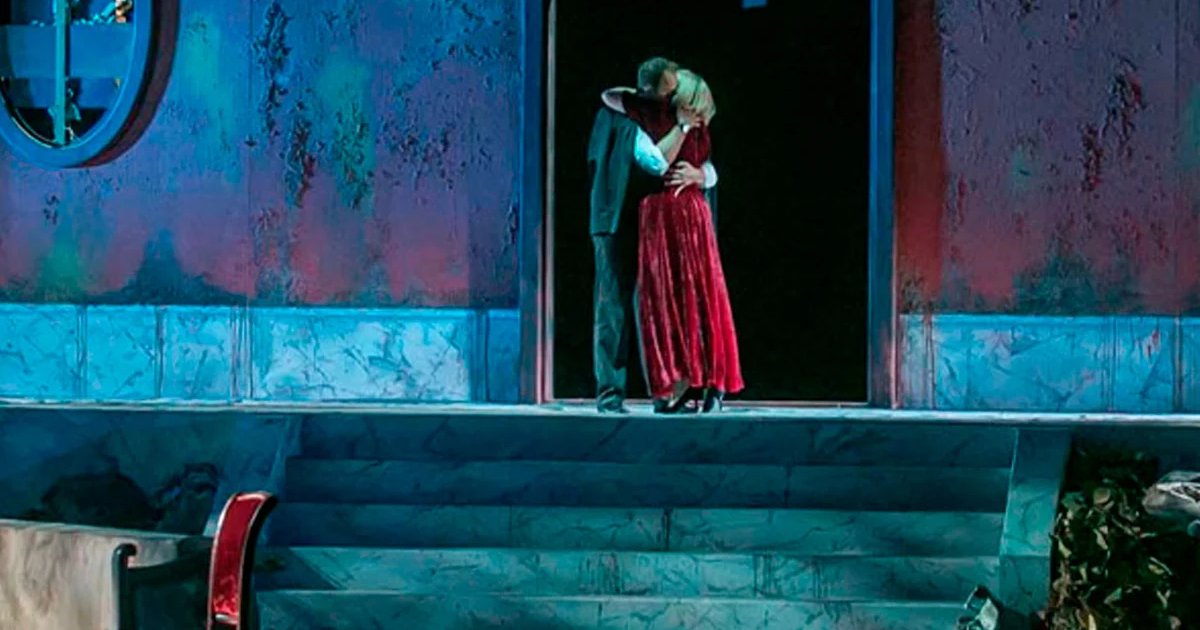 Афиша «La Traviata»