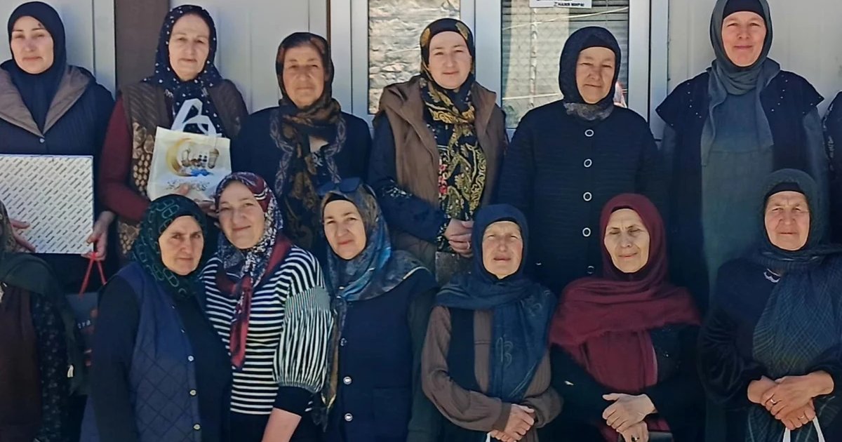 Афиша «Лица и истории: выставка ко Дню бабушек и дедушек»