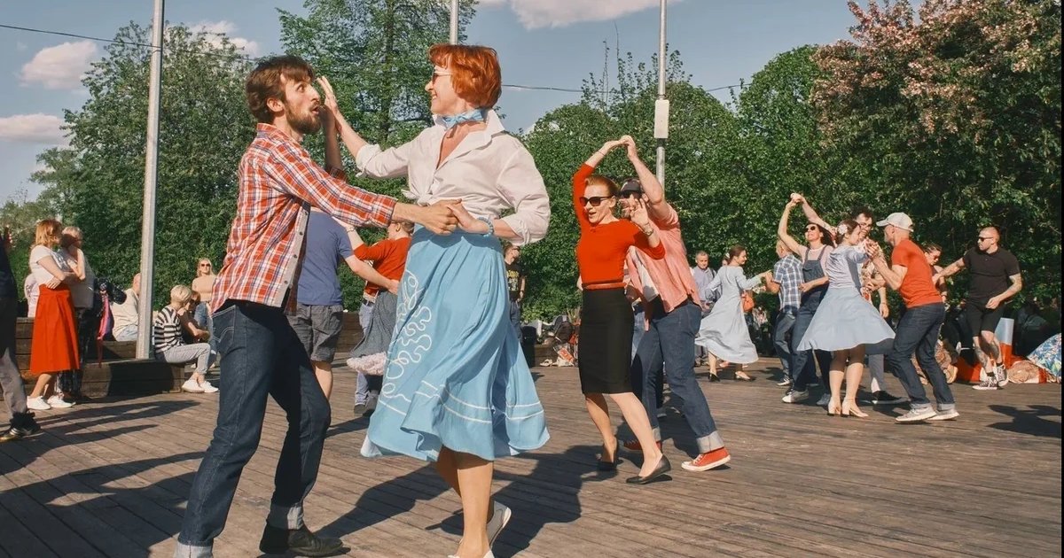 Афиша «Открытый мастер-класс по эстрадному танцу»