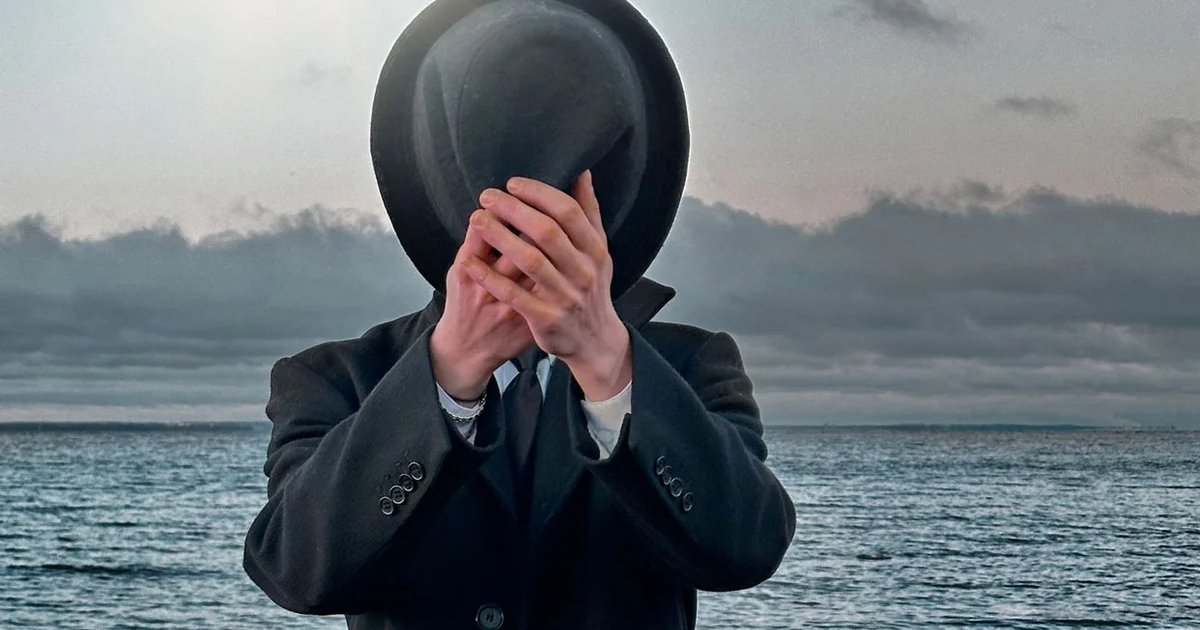 Афиша «Посторонний.»