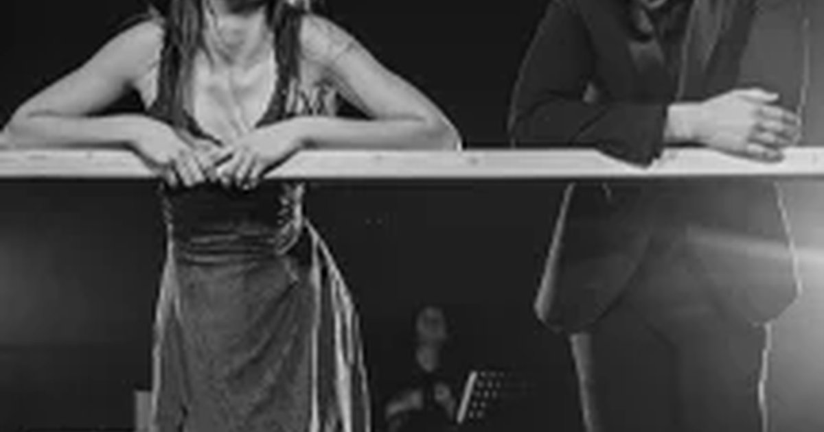Афиша «Рас-стояние... (Человек в кубе)»