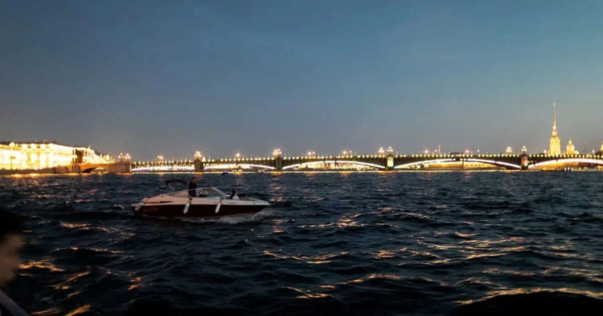Афиша «Развод мостов в мини-группе. Через порт к Благовещенскому»