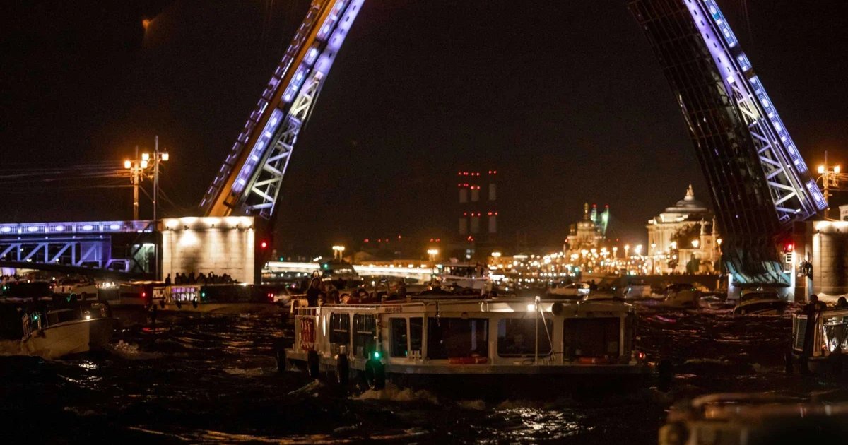 Афиша «Разводные мосты — ночная прогулка по рекам и каналам»