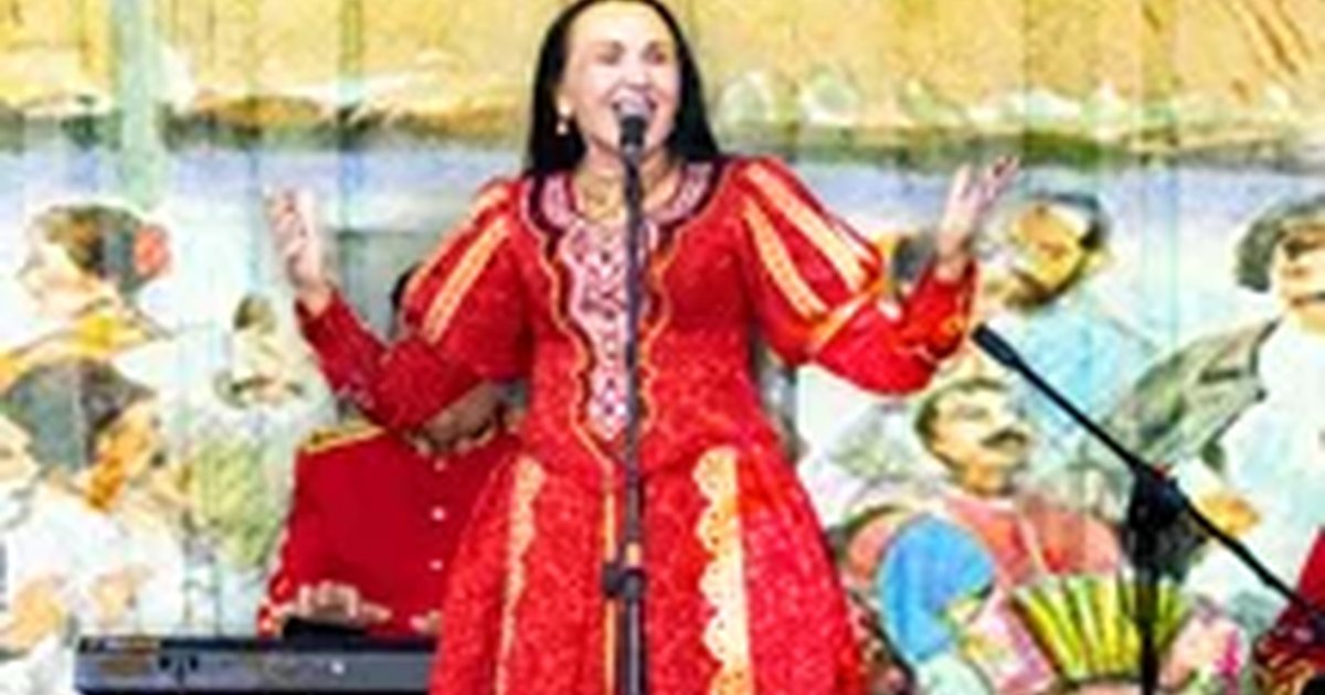 Афиша «Семьей дорожить - счастливым быть»