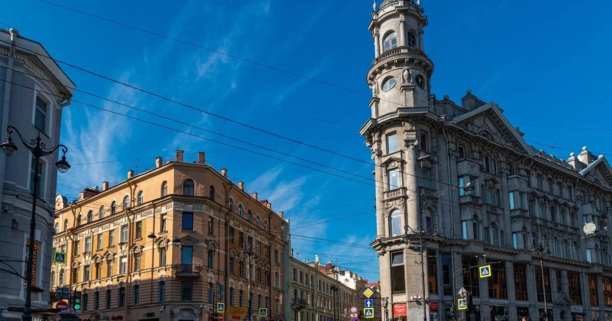 Афиша «Тайны дворов и парадных + квартира трех эпох»