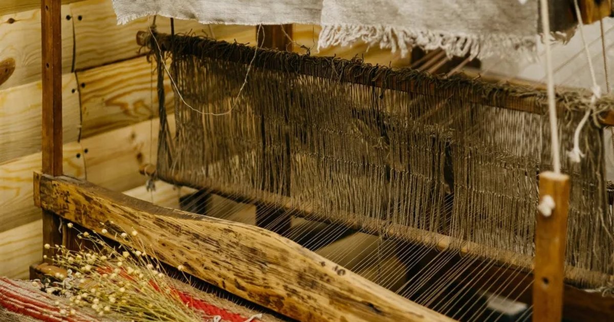 Афиша «Тематическая программа «Нить времени: ткачество на настольном станке»»