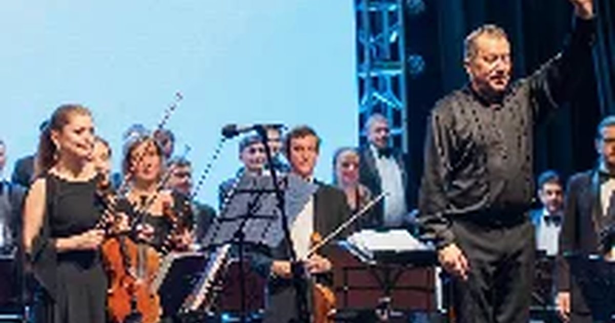 Афиша «Вселенная Бетховена. Часть 1. Симфония № 1, № 5. Государственный симфонический оркестр УР. Дирижёр - Кирилл Бузмаков»