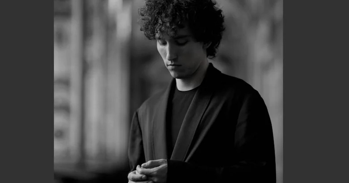 Афиша «Зимний фестиваль Pianissimo. Сольный концерт Валентин Малинин в Большом петергофском дворце»