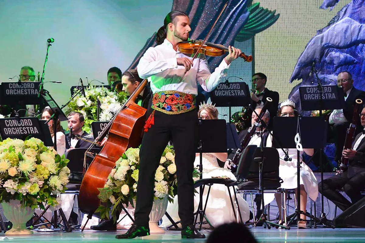 Афиша «Белоснежный бал Иоганна Штрауса: Новогоднее шоу Concord Orchestra»