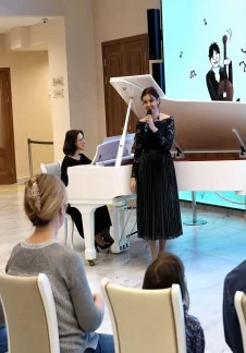 Афиша «Корзина с еловыми шишками»