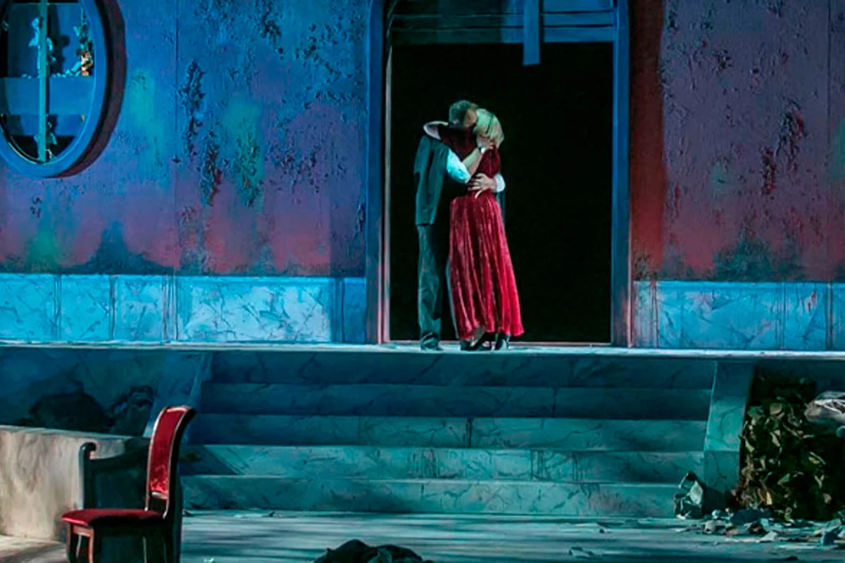 Афиша «La Traviata»