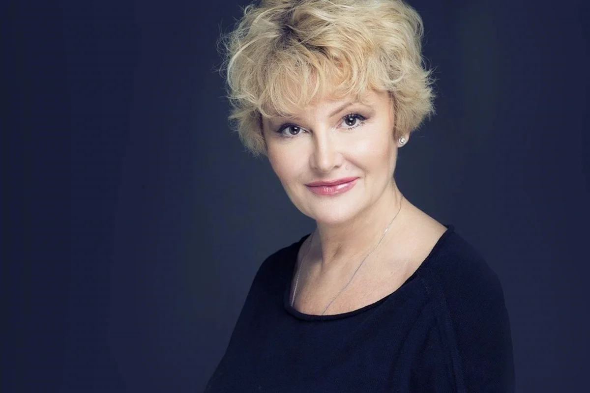 Афиша «Марина Есипенко. «Лето — это маленькая жизнь»»