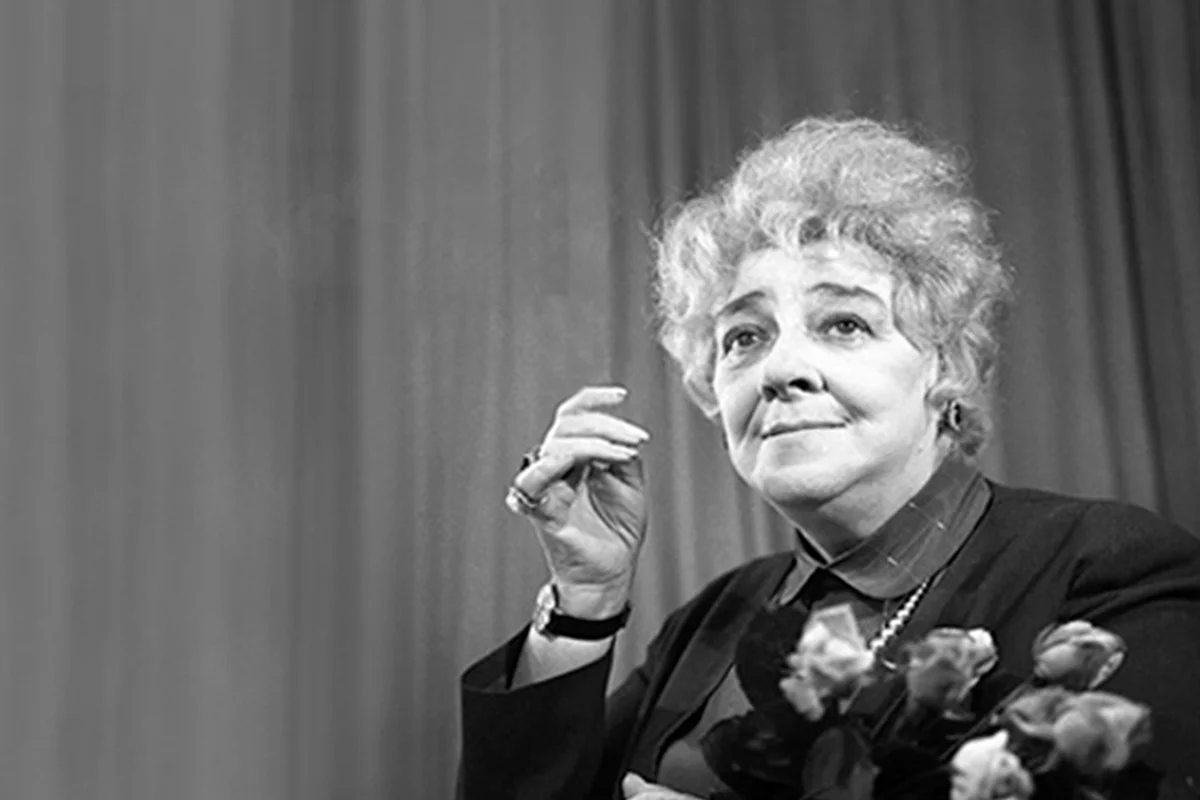 Афиша «Раневская. Сквозь смех и слезы.»
