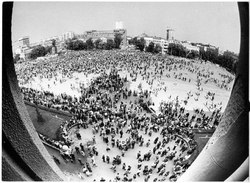 Афиша «Пост-Свердловск: фотография начала 1990-х годов»