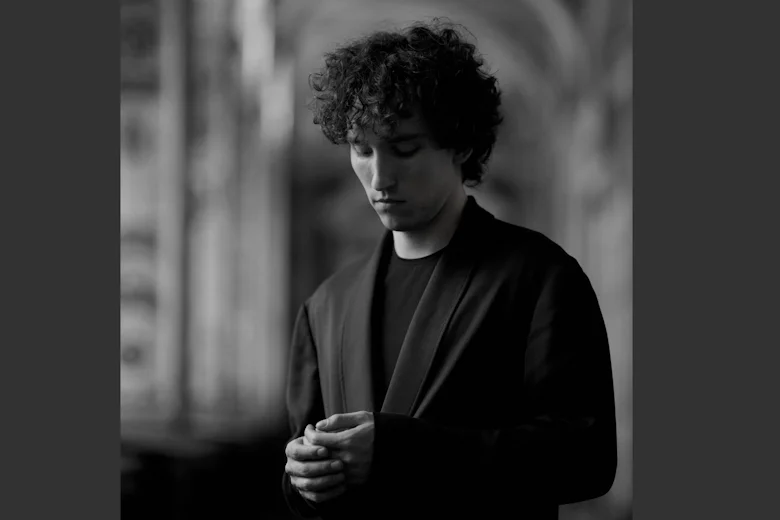 Афиша «Зимний фестиваль Pianissimo. Сольный концерт Валентин Малинин в Большом петергофском дворце»